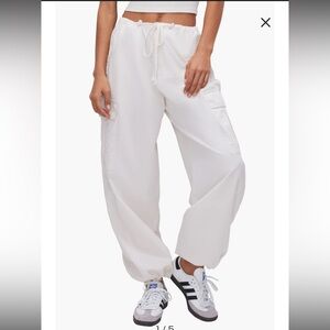 NWT Good American Parachute Pants in Cloud White